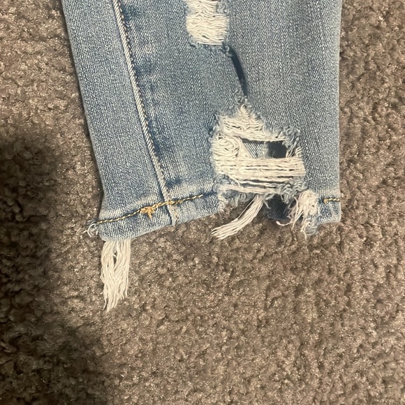 American Eagle The Dream Jean very distressed, Curvy Hi-Rise Jegging - Picture 2 of 5